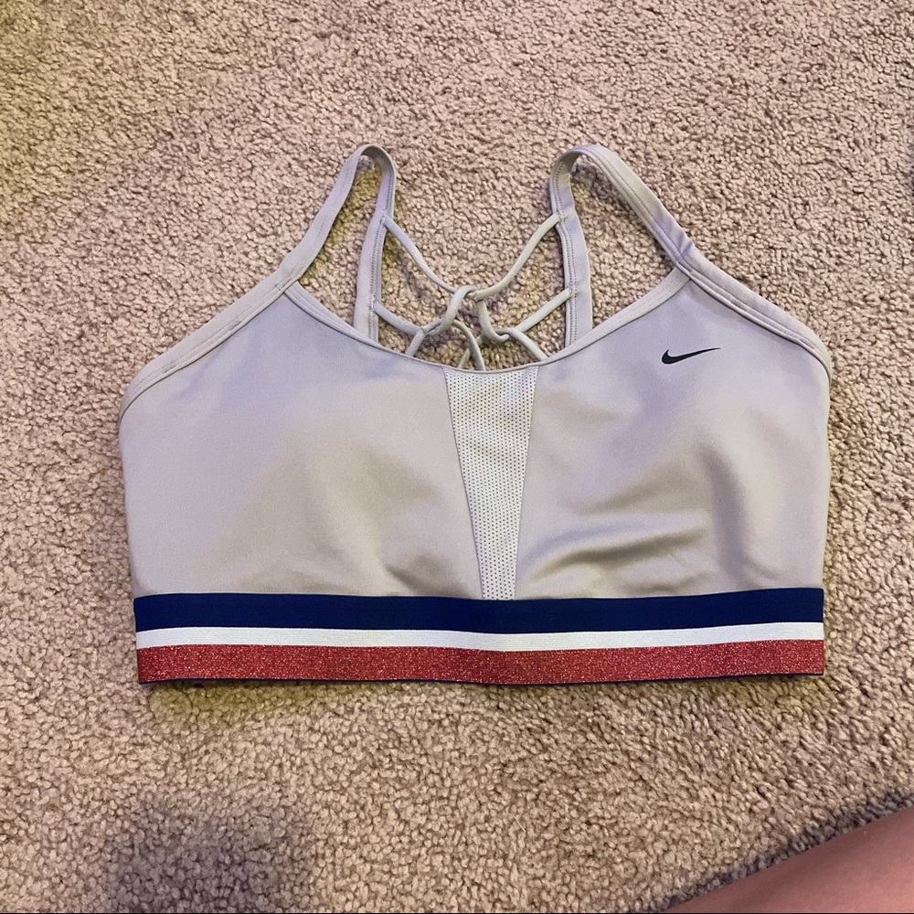 NWOT nike sports bra